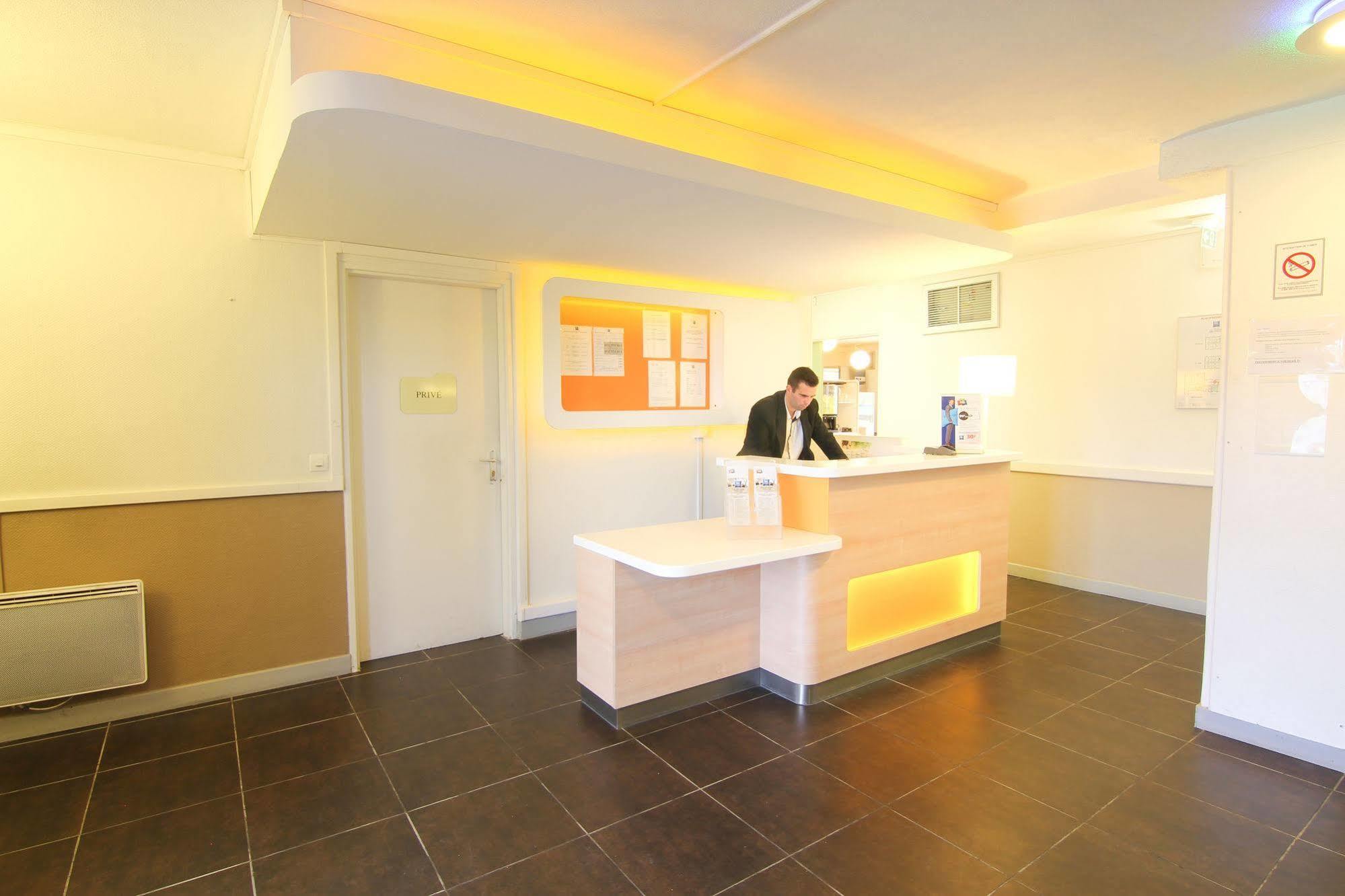 Ibis Budget Chateaudun Exterior photo