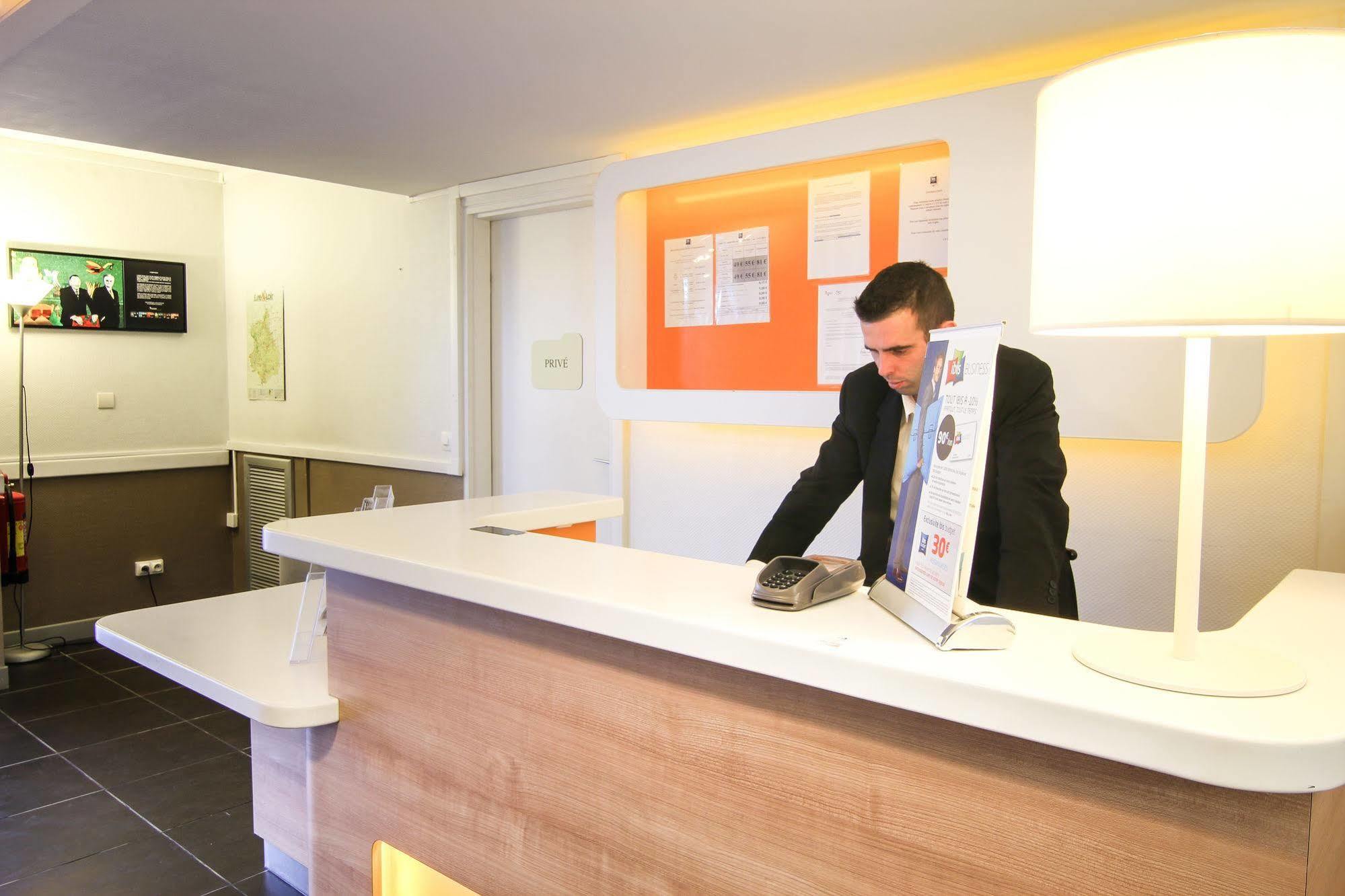 Ibis Budget Chateaudun Exterior photo