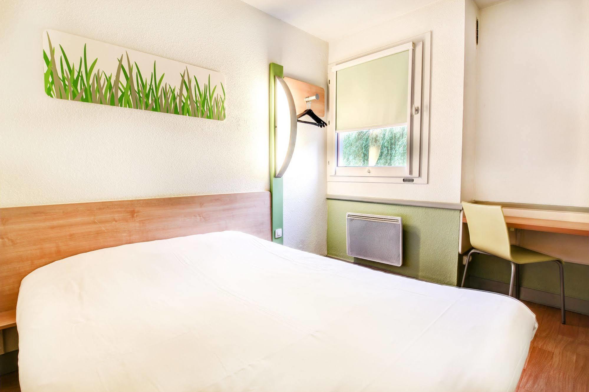 Ibis Budget Chateaudun Exterior photo