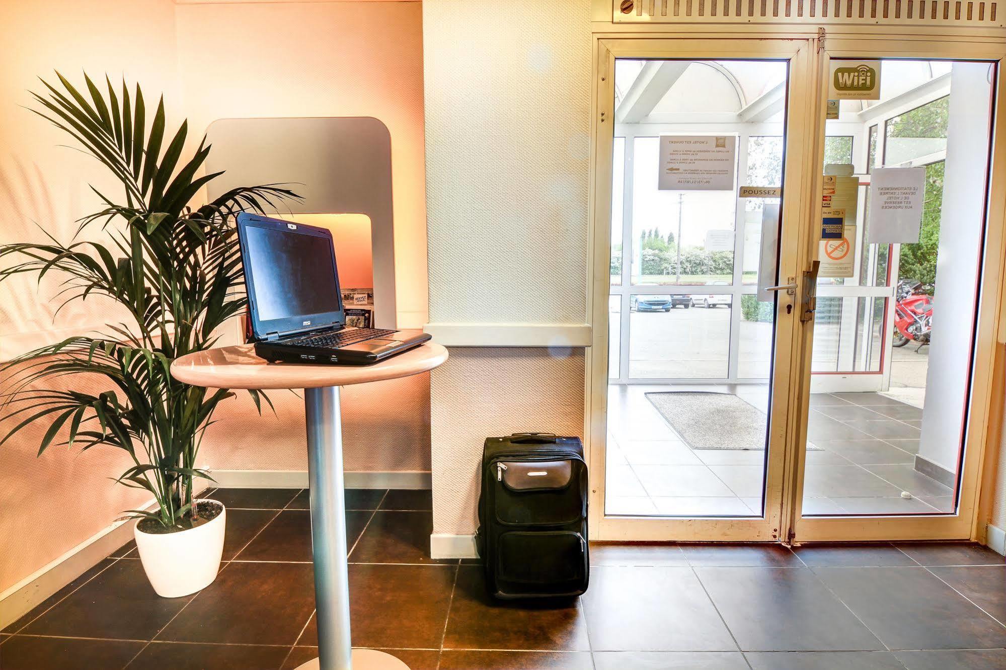 Ibis Budget Chateaudun Exterior photo