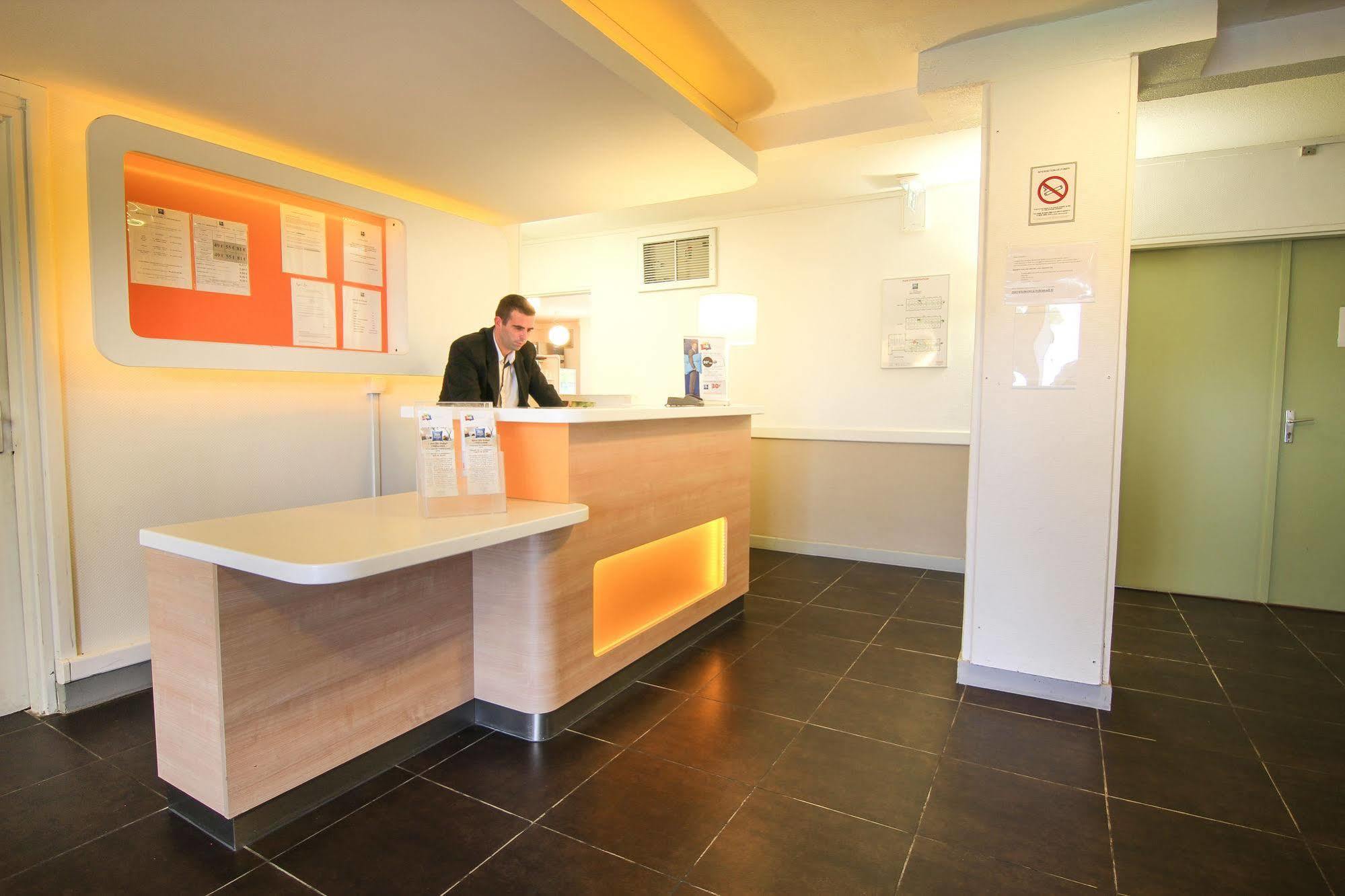 Ibis Budget Chateaudun Exterior photo