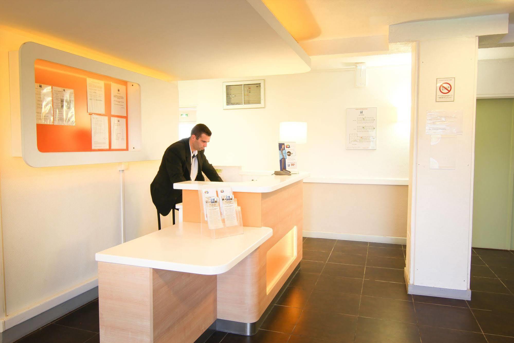 Ibis Budget Chateaudun Exterior photo